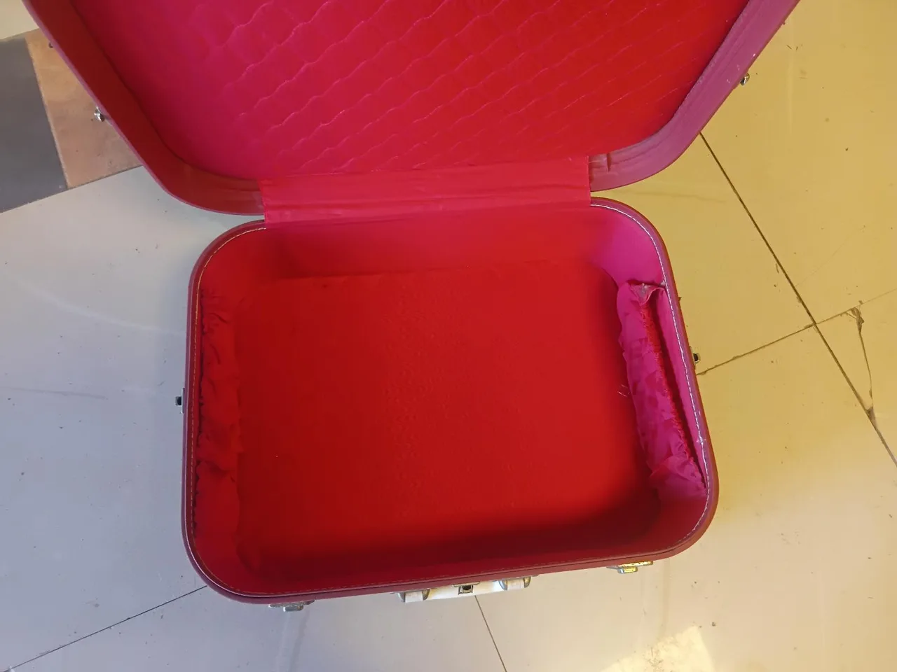 Vintage Mid-Century Burgundy Red Suitcase – Retro Travel Prop & Storage – photo 4