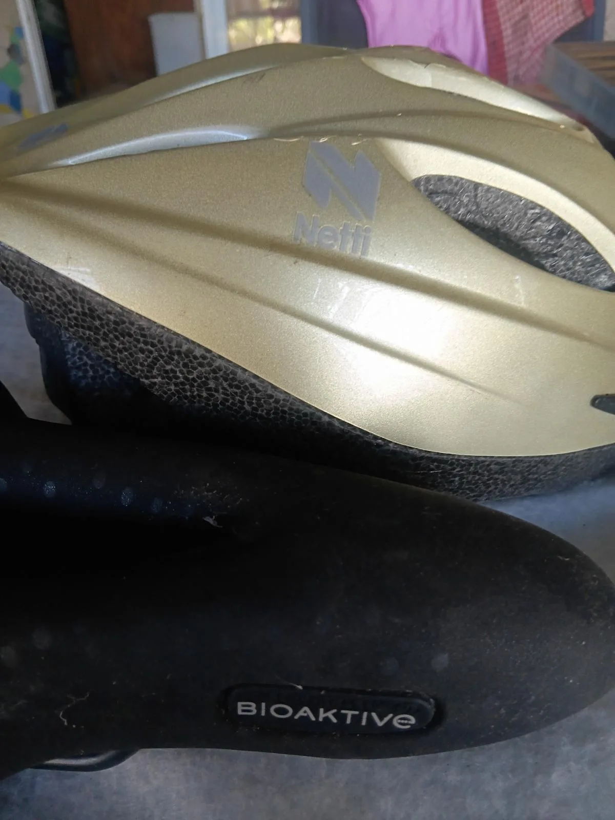 Bike bundle Bioactive Gel Bike Seat & Nefti Gold Helmet – photo 5