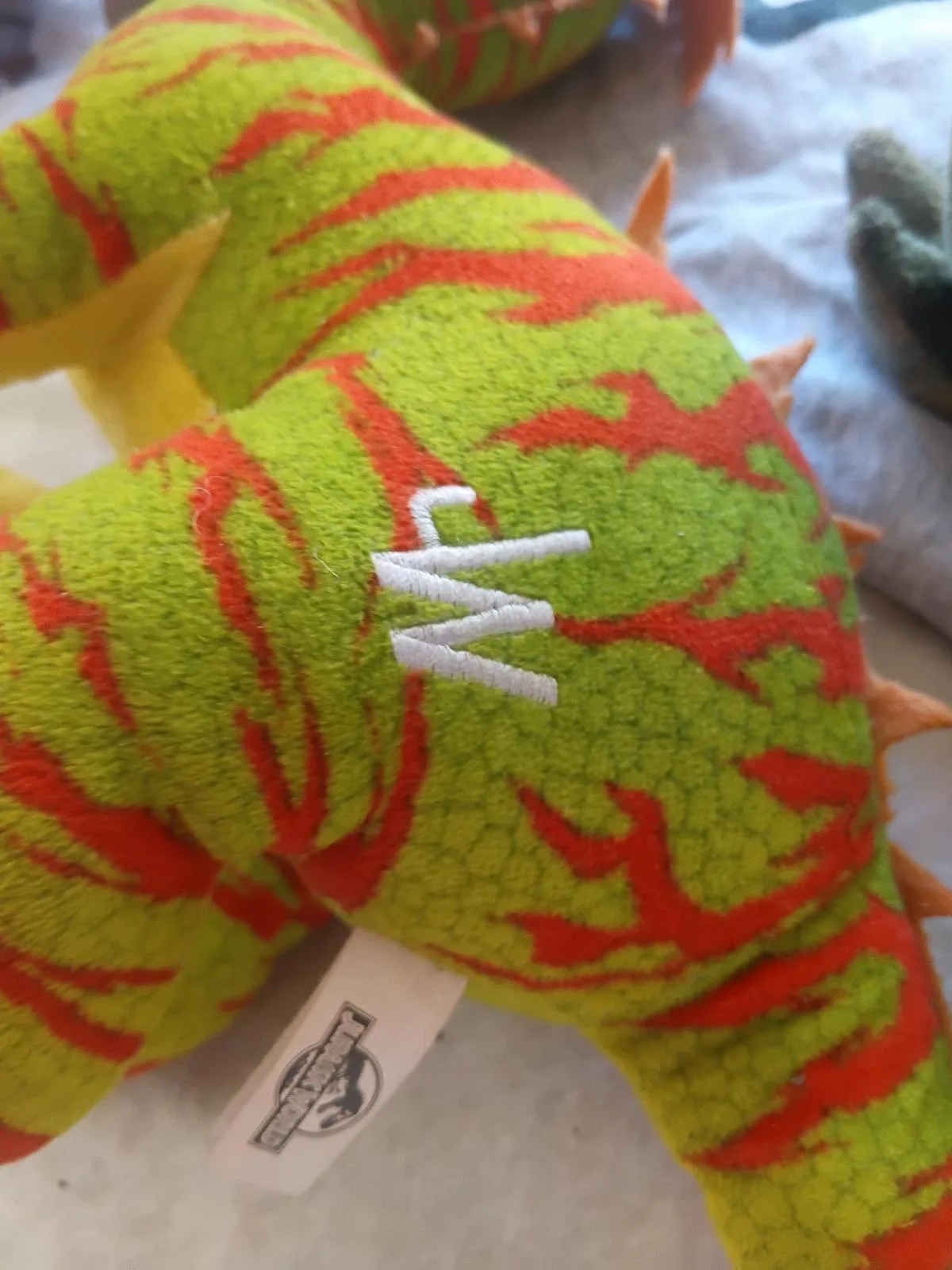 Ultimate Dino Bundle – 3x Jurassic Park Plushies + H&M Jumper 🦕 – photo 5