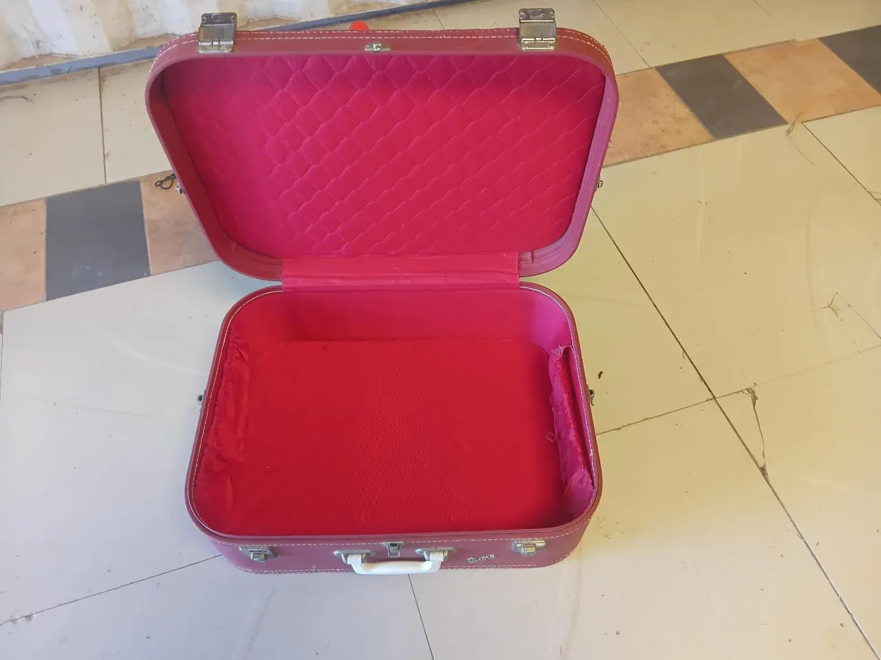 Vintage Mid-Century Burgundy Red Suitcase – Retro Travel Prop & Storage – photo 3