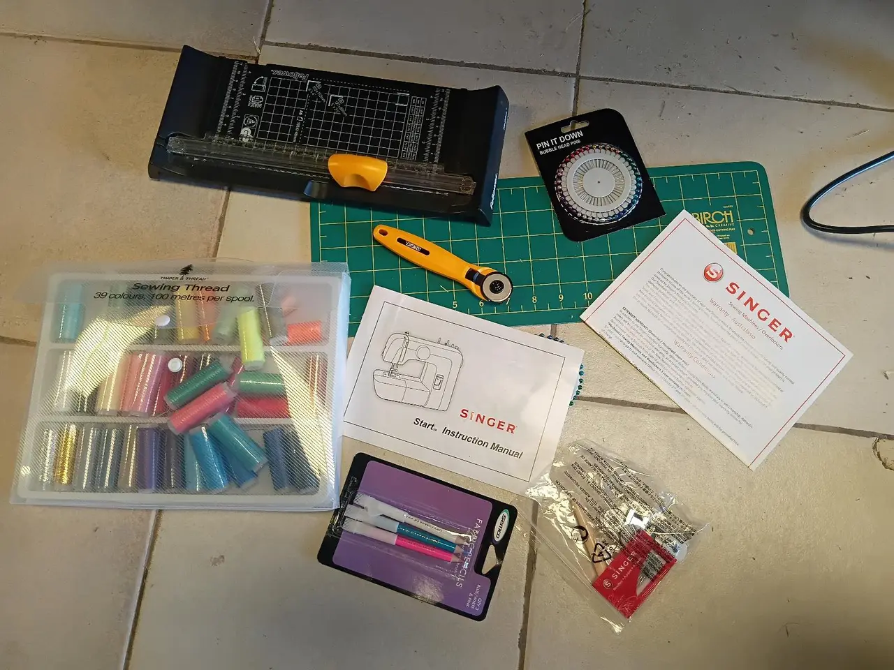 Singer 1306 Sewing Machine + Complete Beginner Crafting Kit – photo 3
