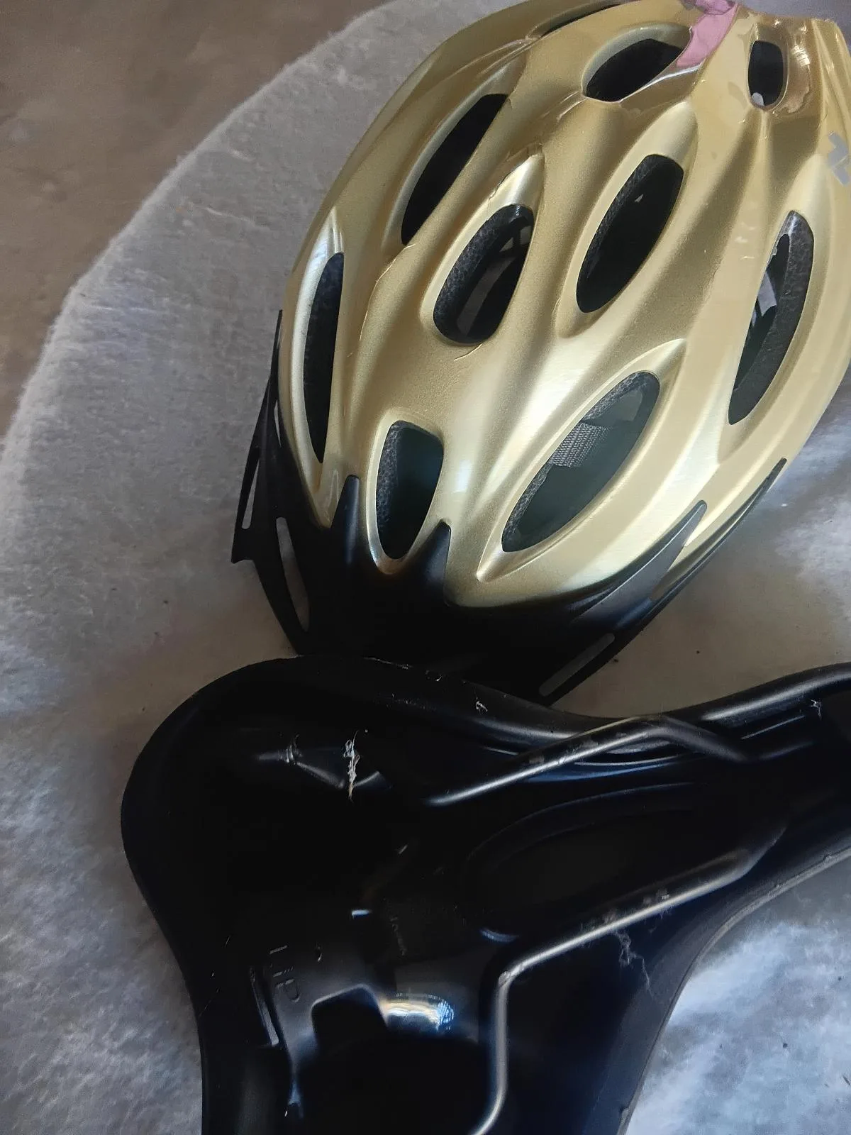 Bike bundle Bioactive Gel Bike Seat & Nefti Gold Helmet – photo 4