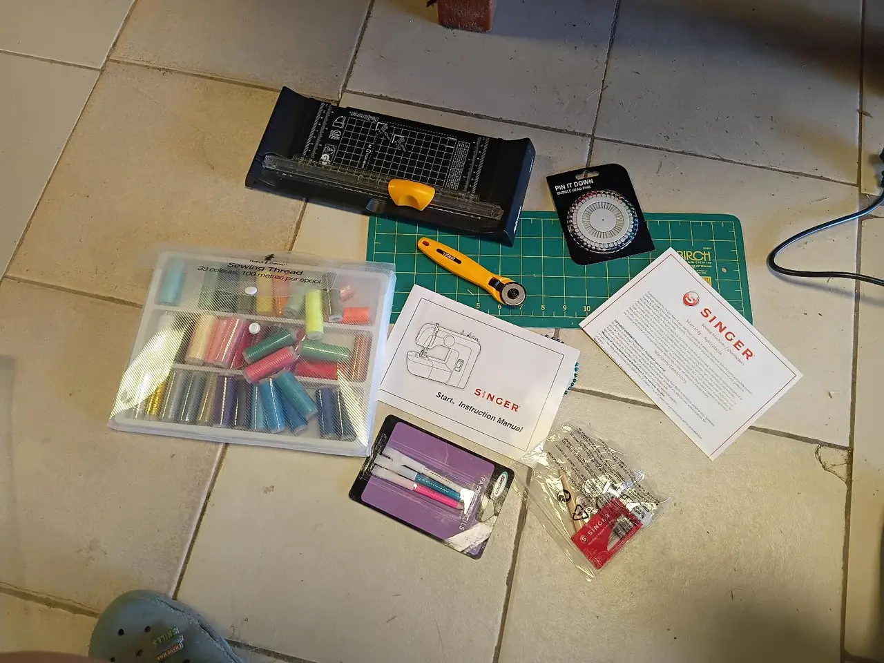 Singer 1306 Sewing Machine + Complete Beginner Crafting Kit – photo 2