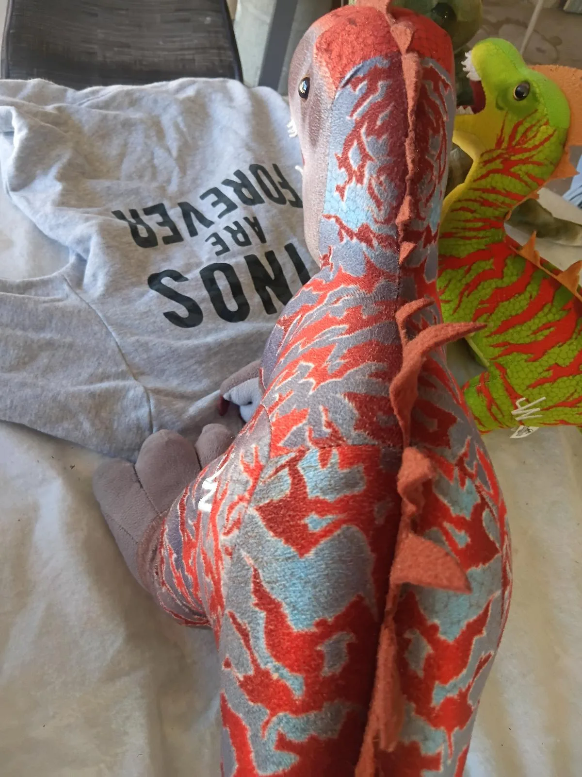 Ultimate Dino Bundle – 3x Jurassic Park Plushies + H&M Jumper 🦕 – photo 3
