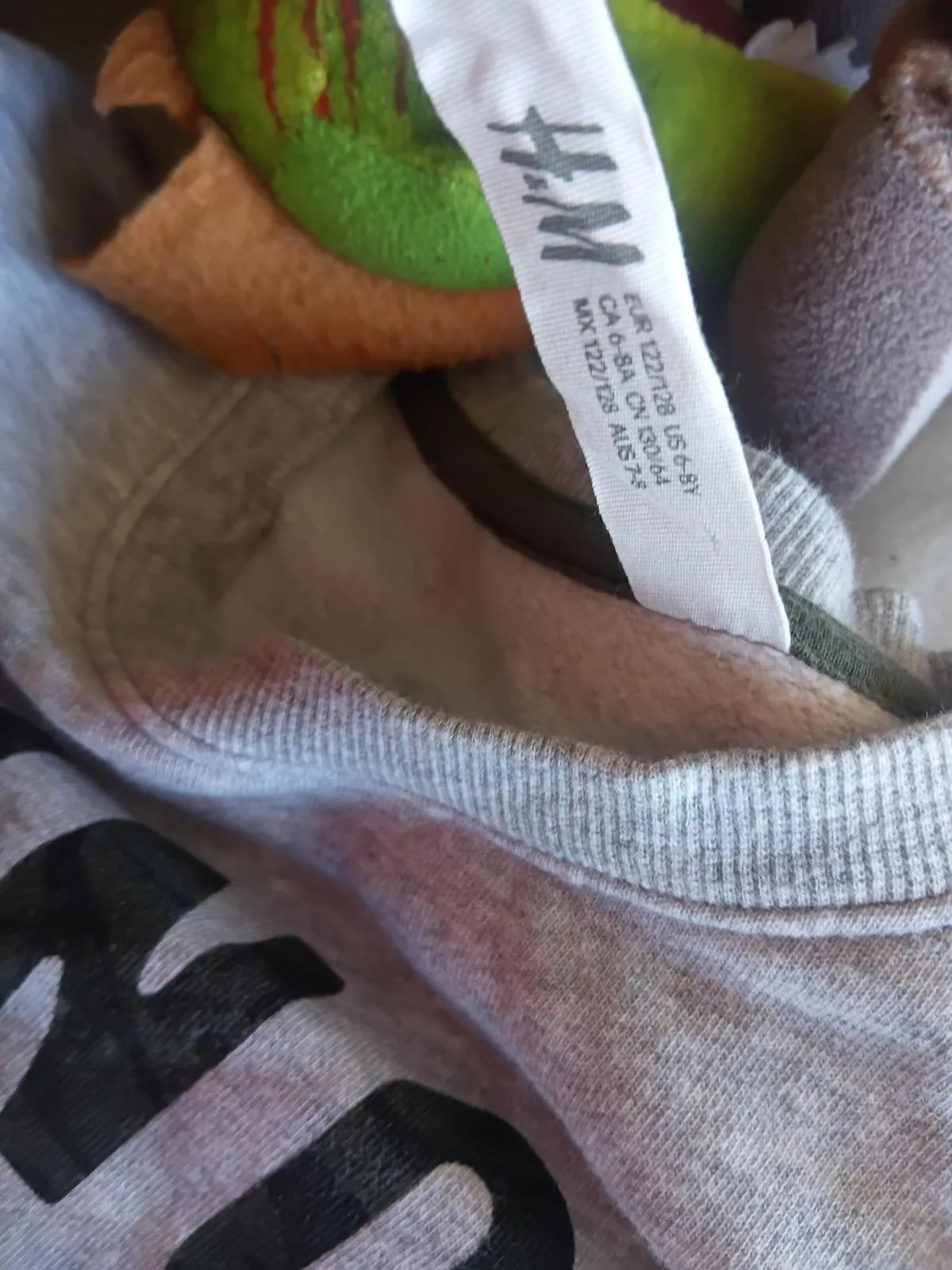 Ultimate Dino Bundle – 3x Jurassic Park Plushies + H&M Jumper 🦕 – photo 7