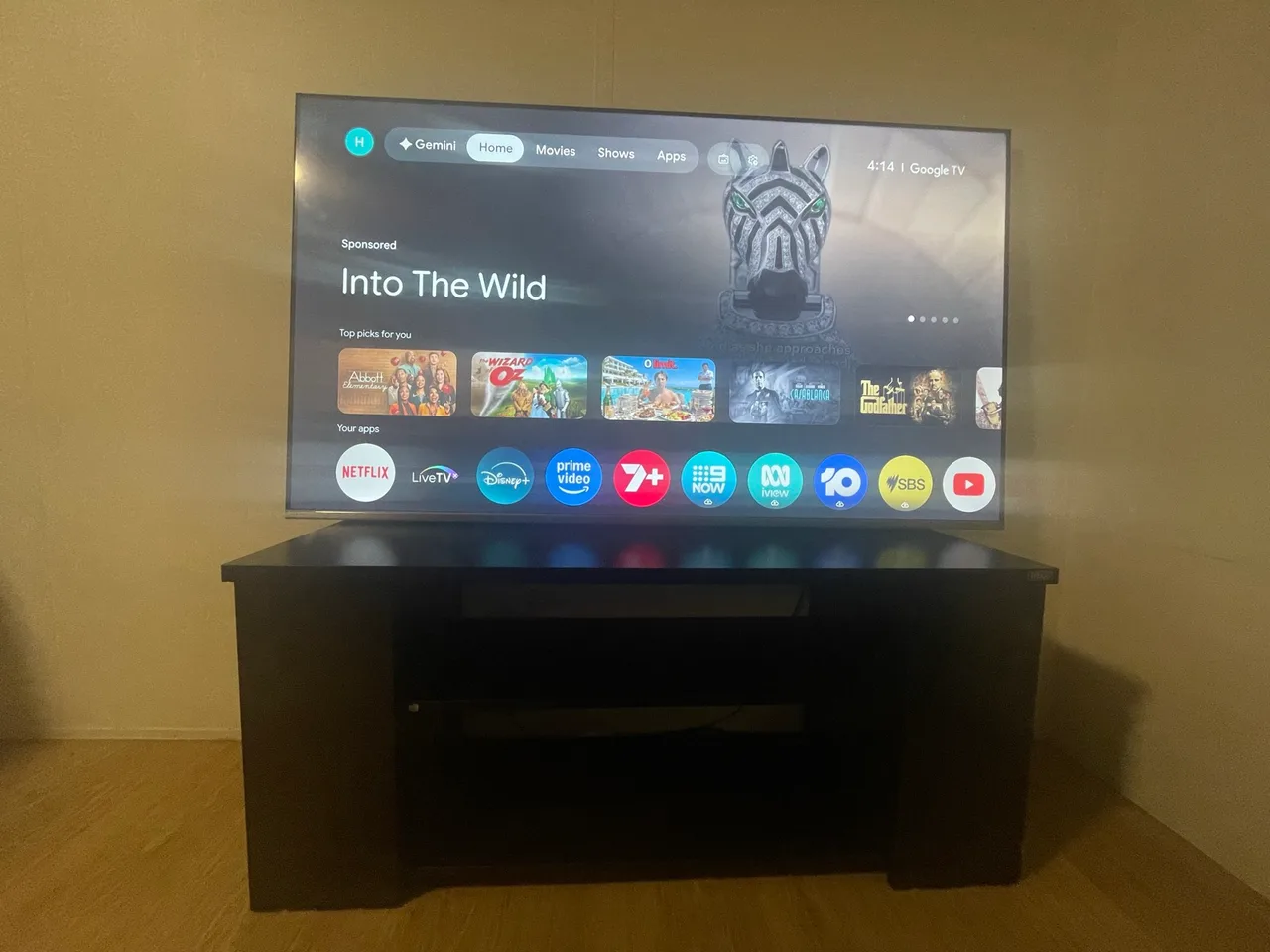Chiq smart tv 65 inch+ entertainment stand – photo 2
