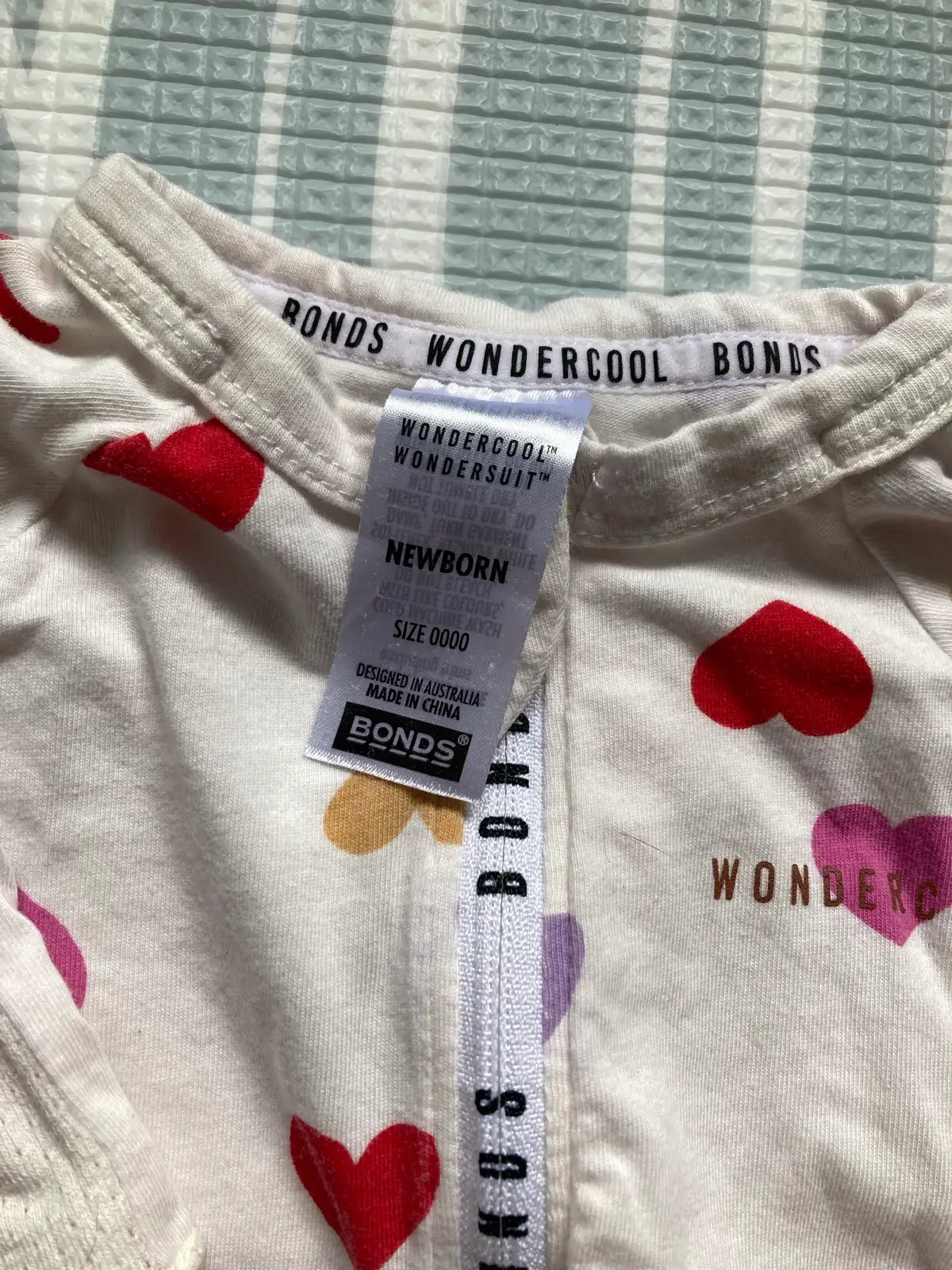 Bonds Baby Rainbow Hearts Wondercool Zippy (0000) – photo 2