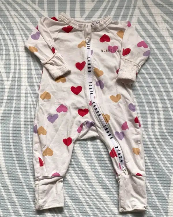 Bonds Baby Rainbow Hearts Wondercool Zippy (0000)