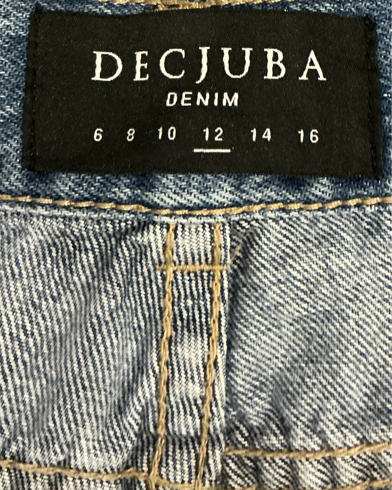 Women’s Decjuba denim shorts size 12. – photo 2