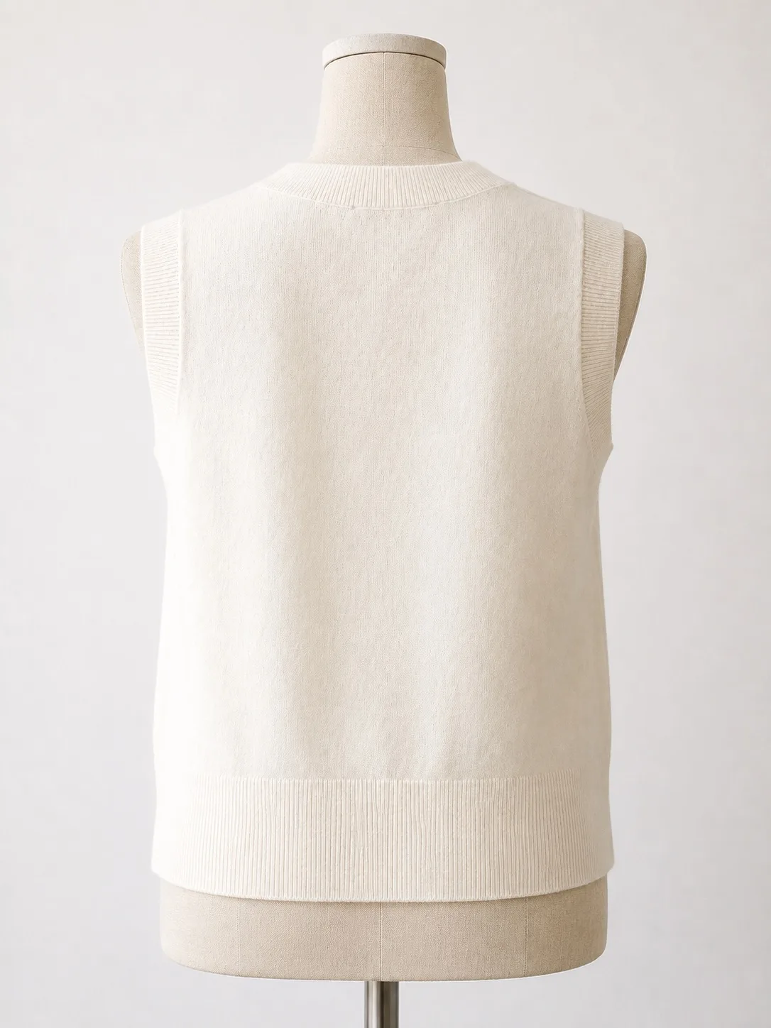 Portmans Women's Ivory Knit Crew Neck Sleeveless Button Front Cardigan Jumper XS — photo 2