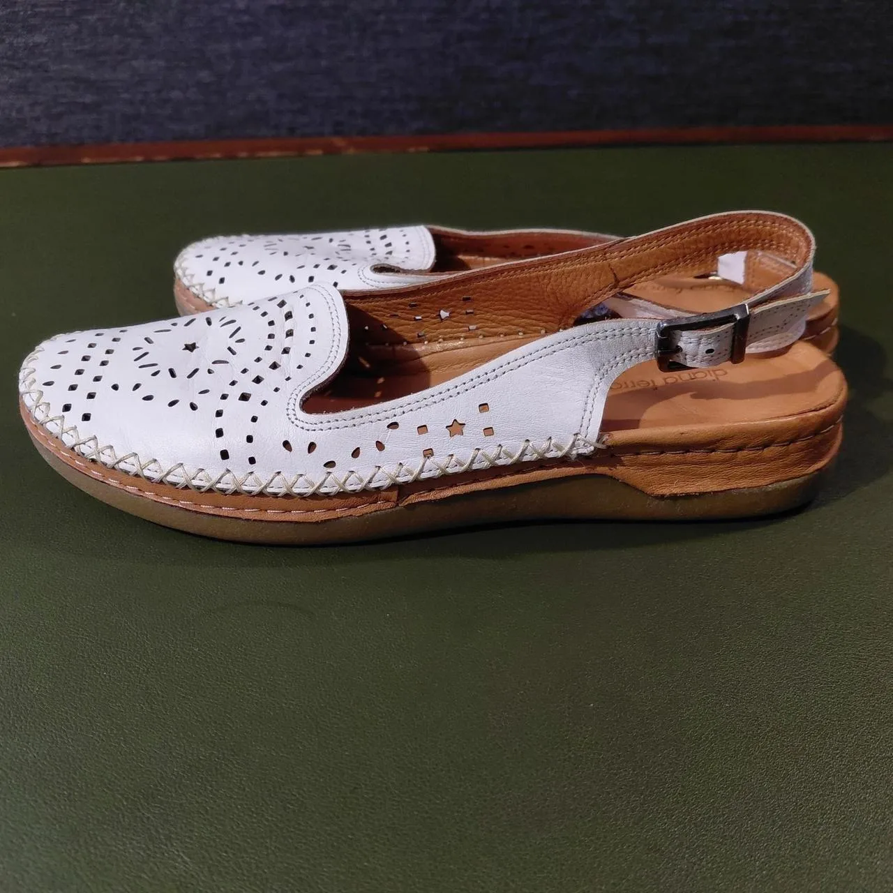 Diana Ferrari Yoko womens white leather sandals with perforated design - size AU — photo 3