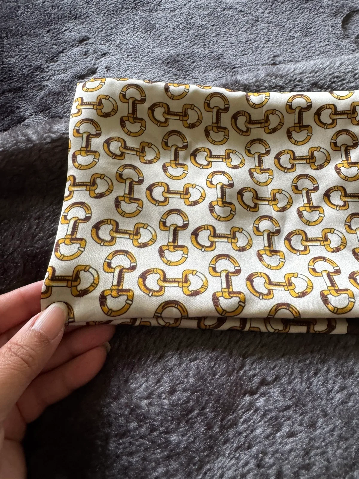 Horse chain ⛓️‍💥 silk scarf — photo 4