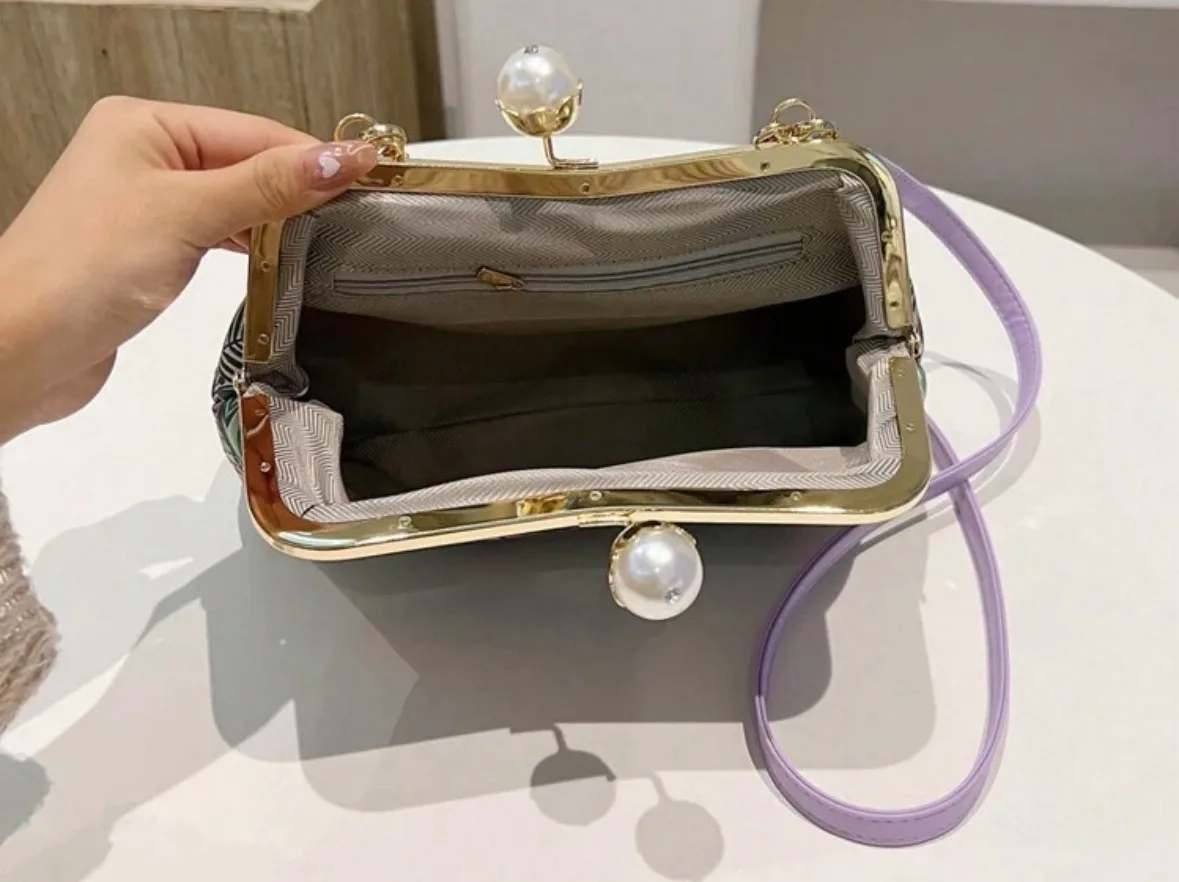 Clutch — photo 3