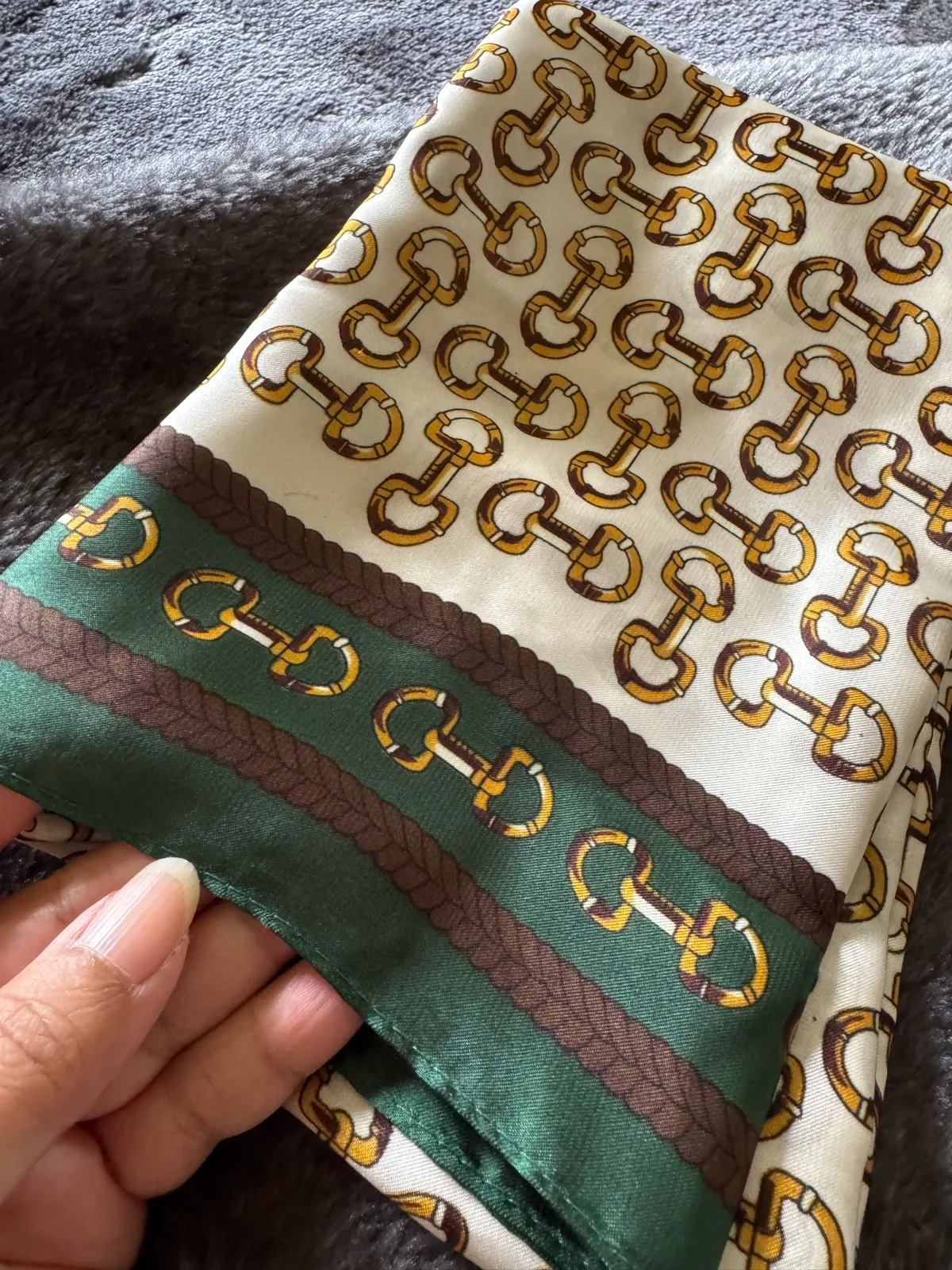 Horse chain ⛓️‍💥 silk scarf — photo 3