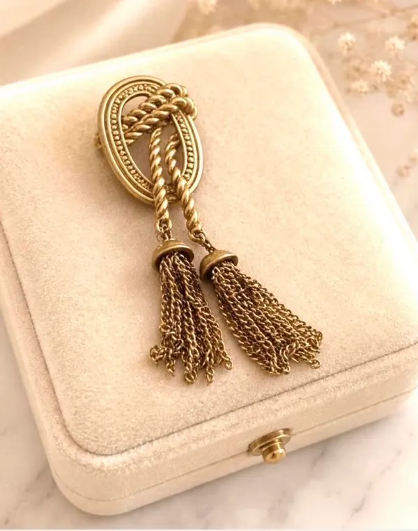 Brooch