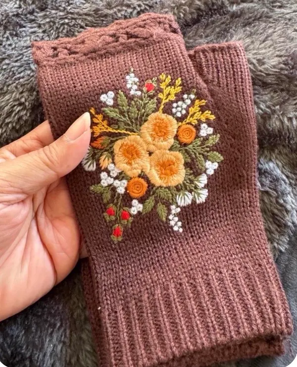 Hand gloves