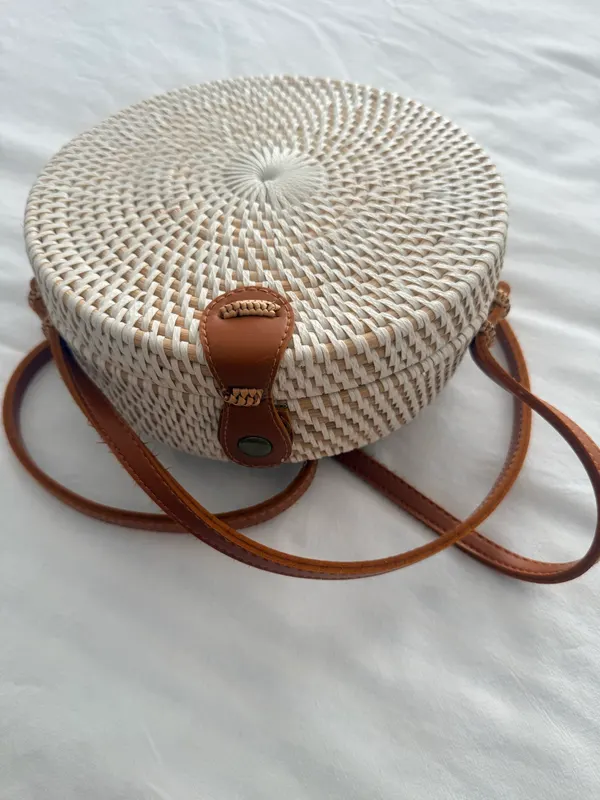White rattan round bag