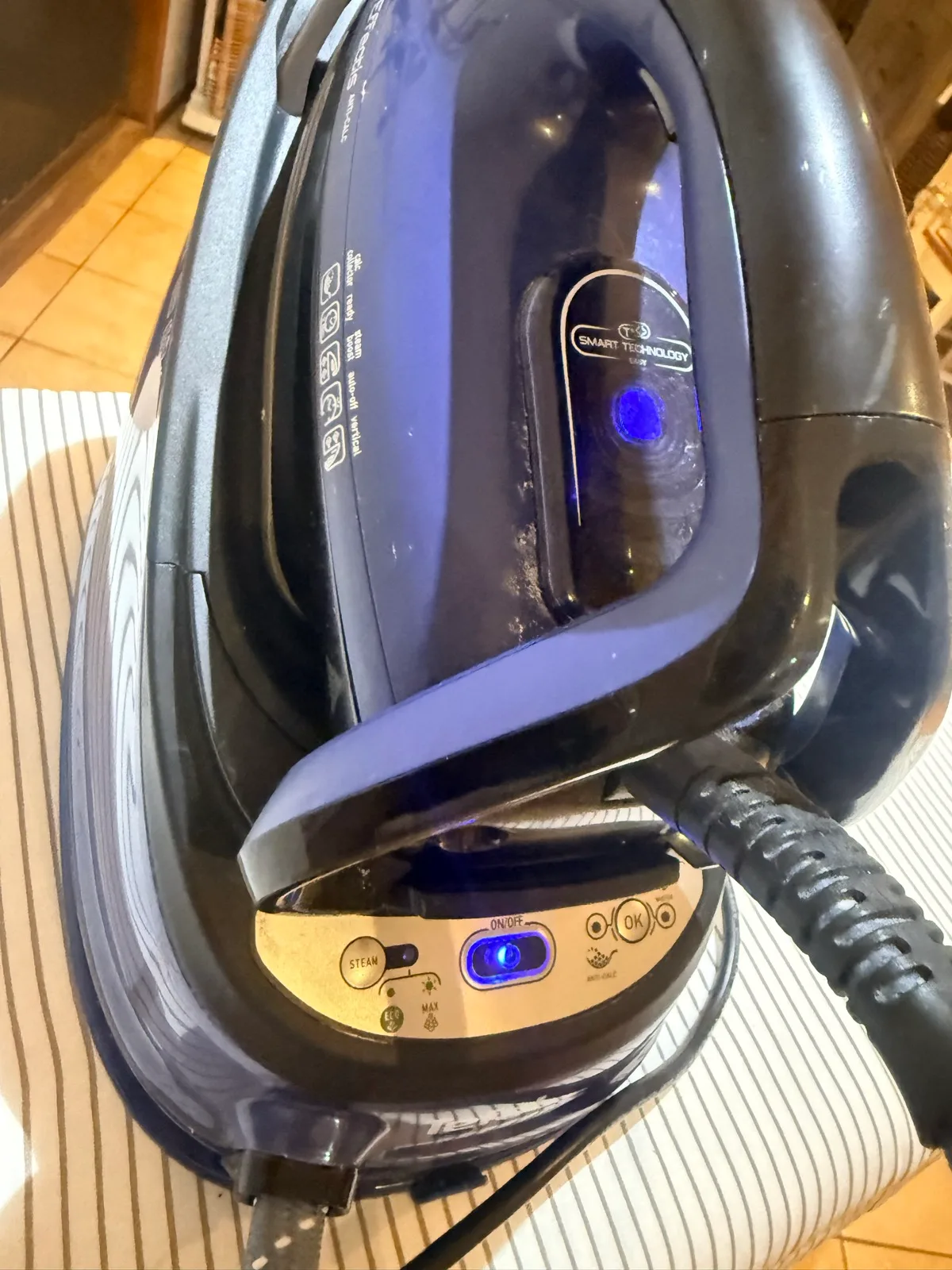 Tefal steam iron — photo 6