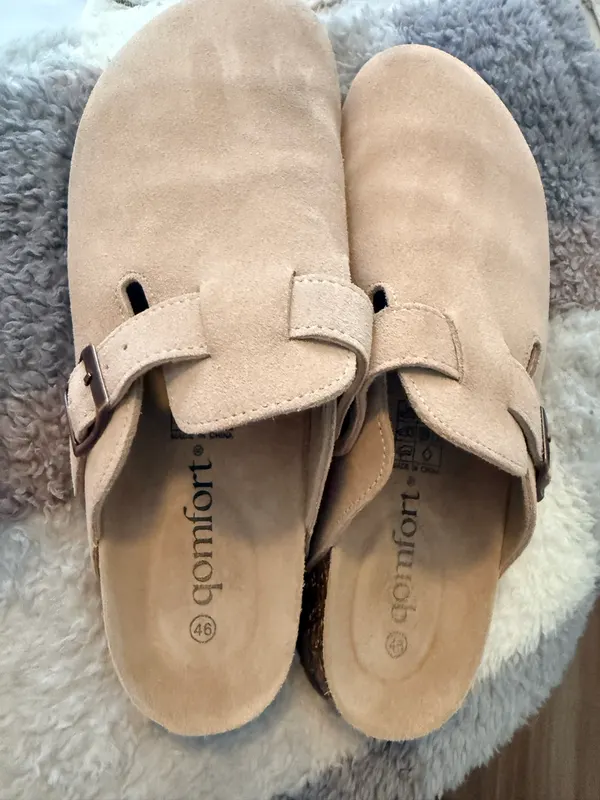 Qomfort suede mules size 46