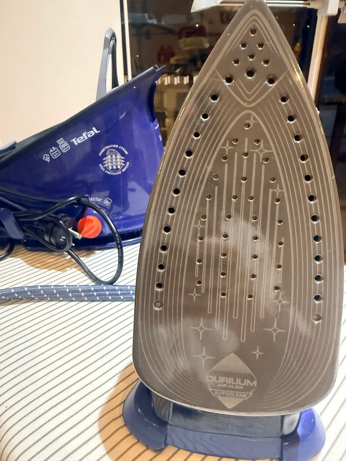 Tefal steam iron — photo 9