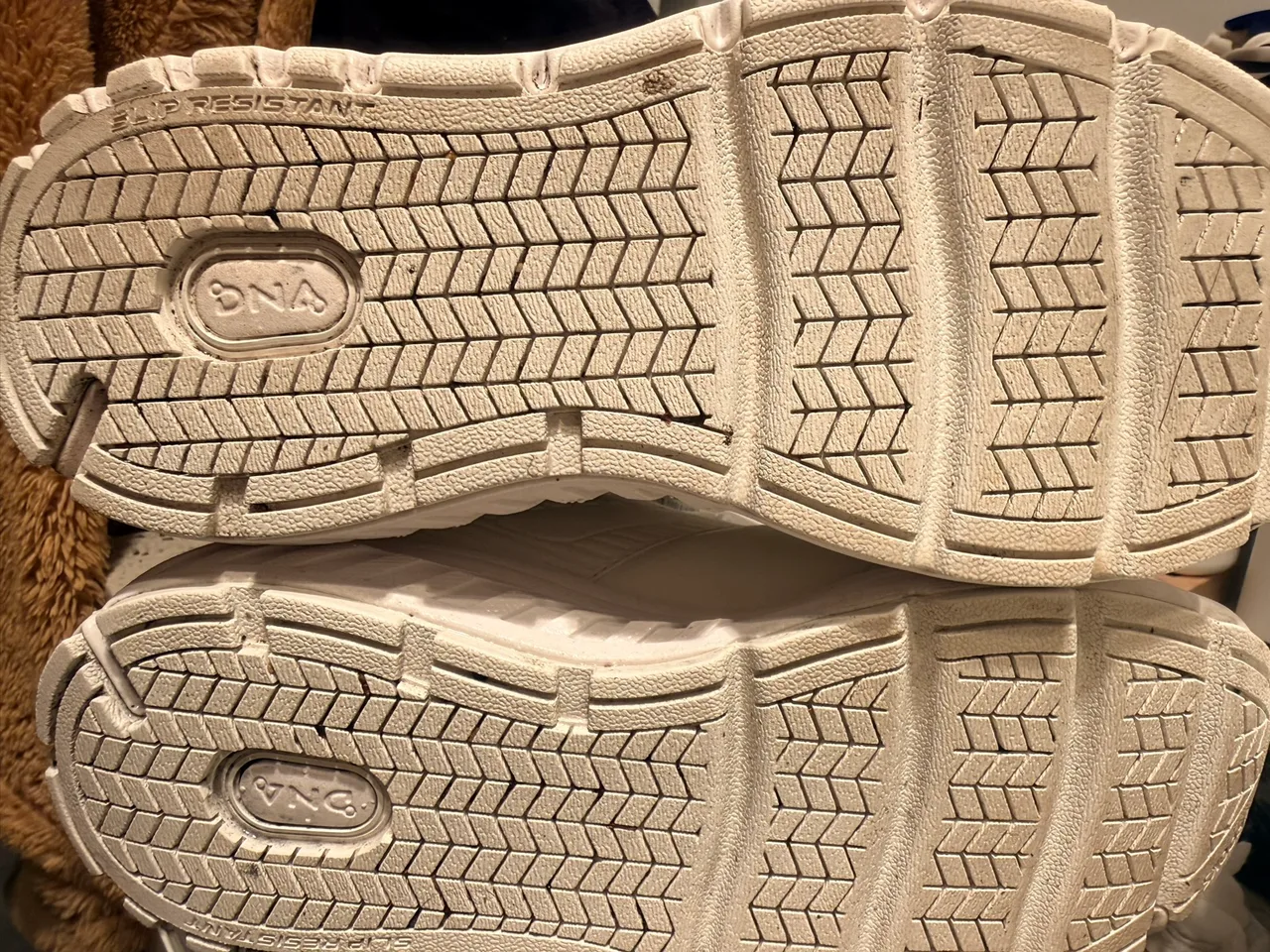 Brooks leather sneakers size US 7.5 — photo 6