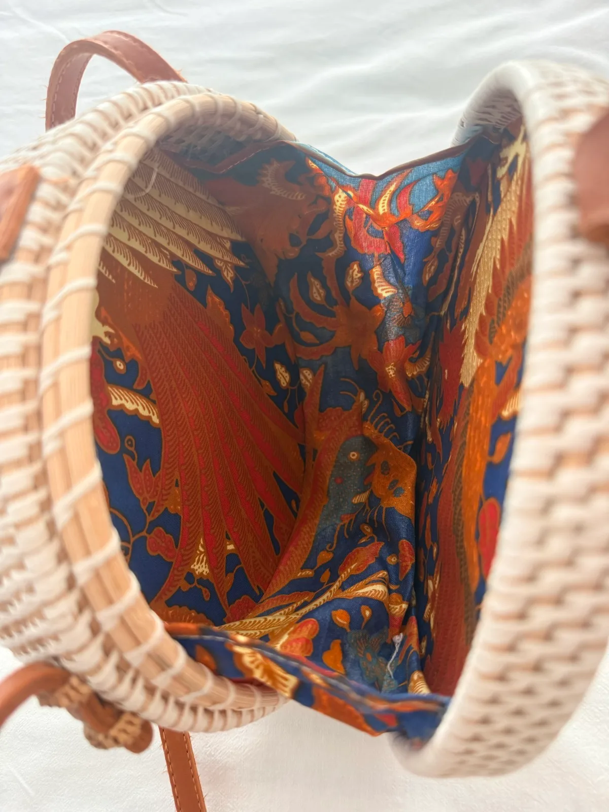 White rattan round bag — photo 4