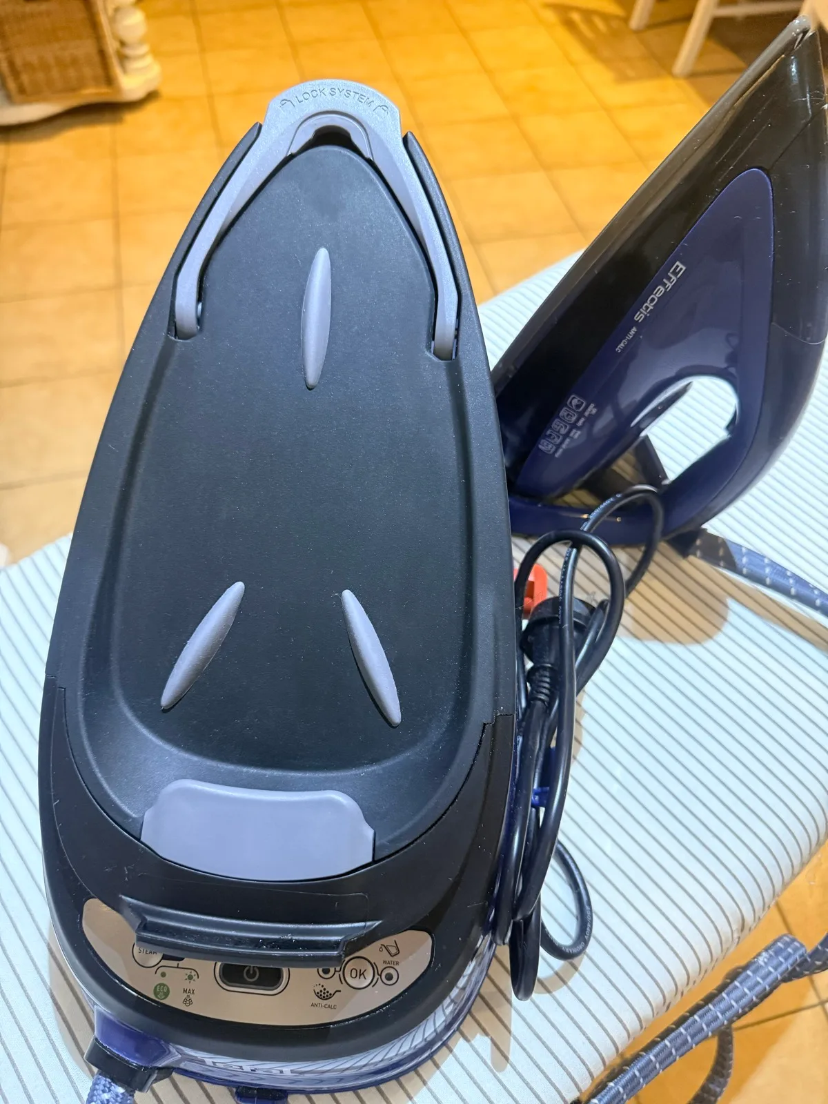 Tefal steam iron — photo 7