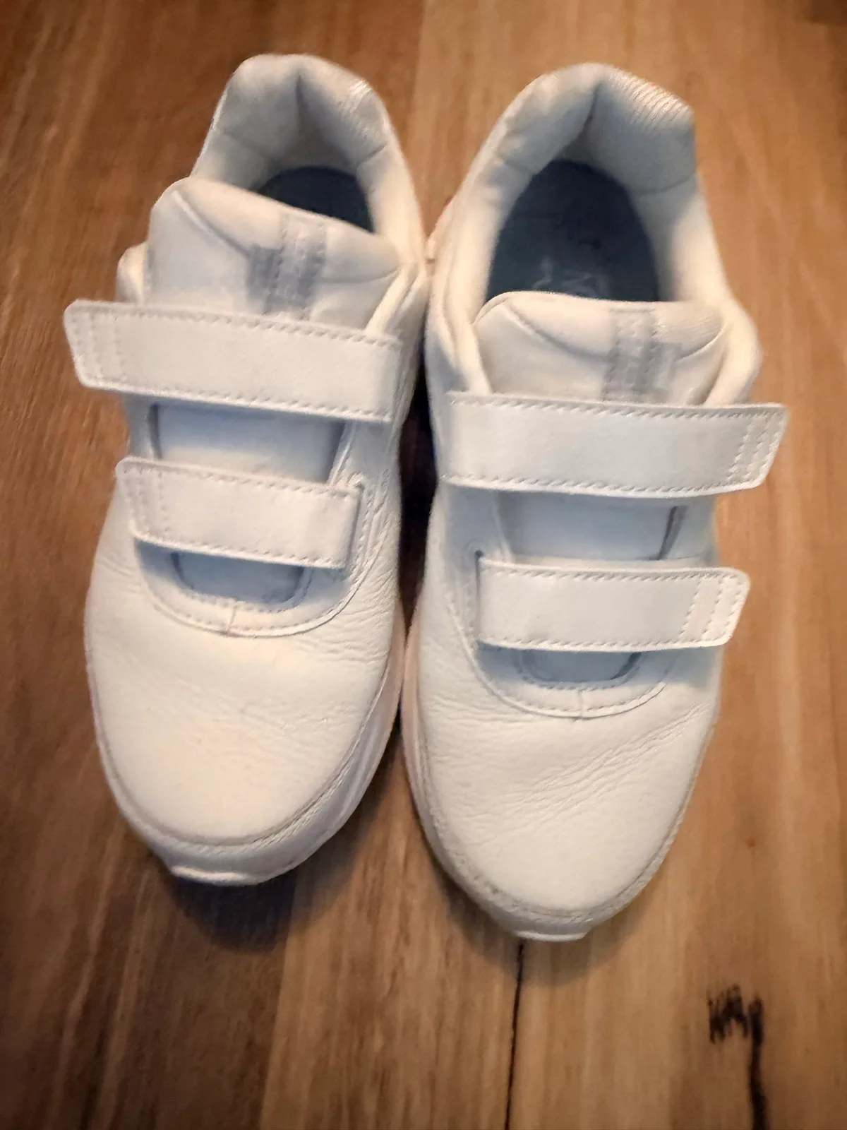 Brooks leather sneakers size US 7.5 — photo 2