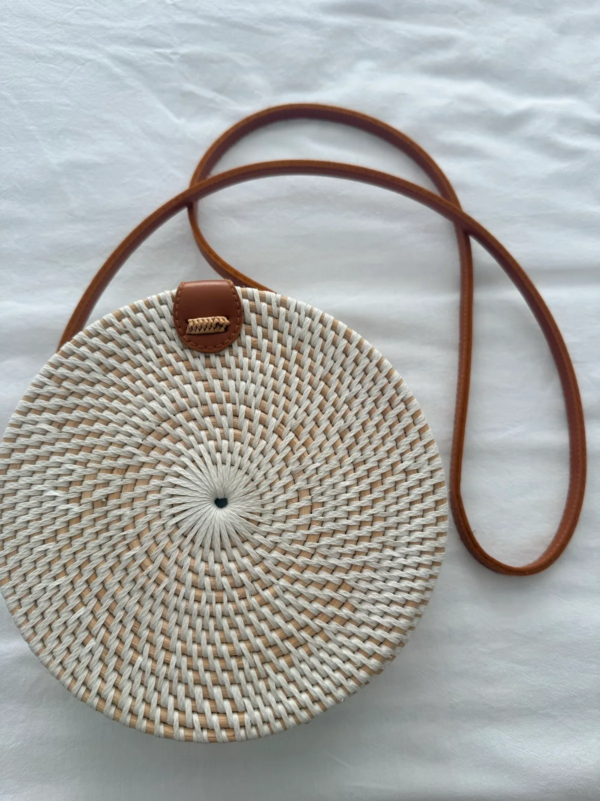White rattan round bag — photo 2