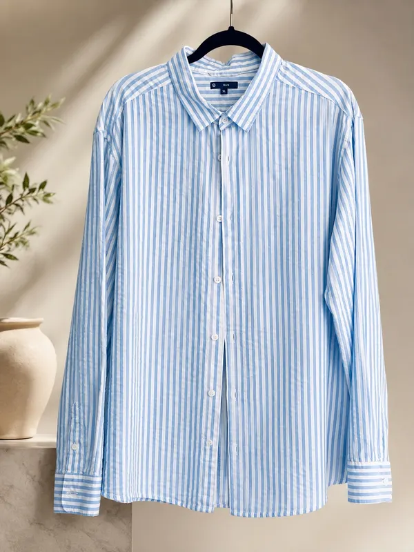 Men’s. Blue and white long sleeve dress shirt  M