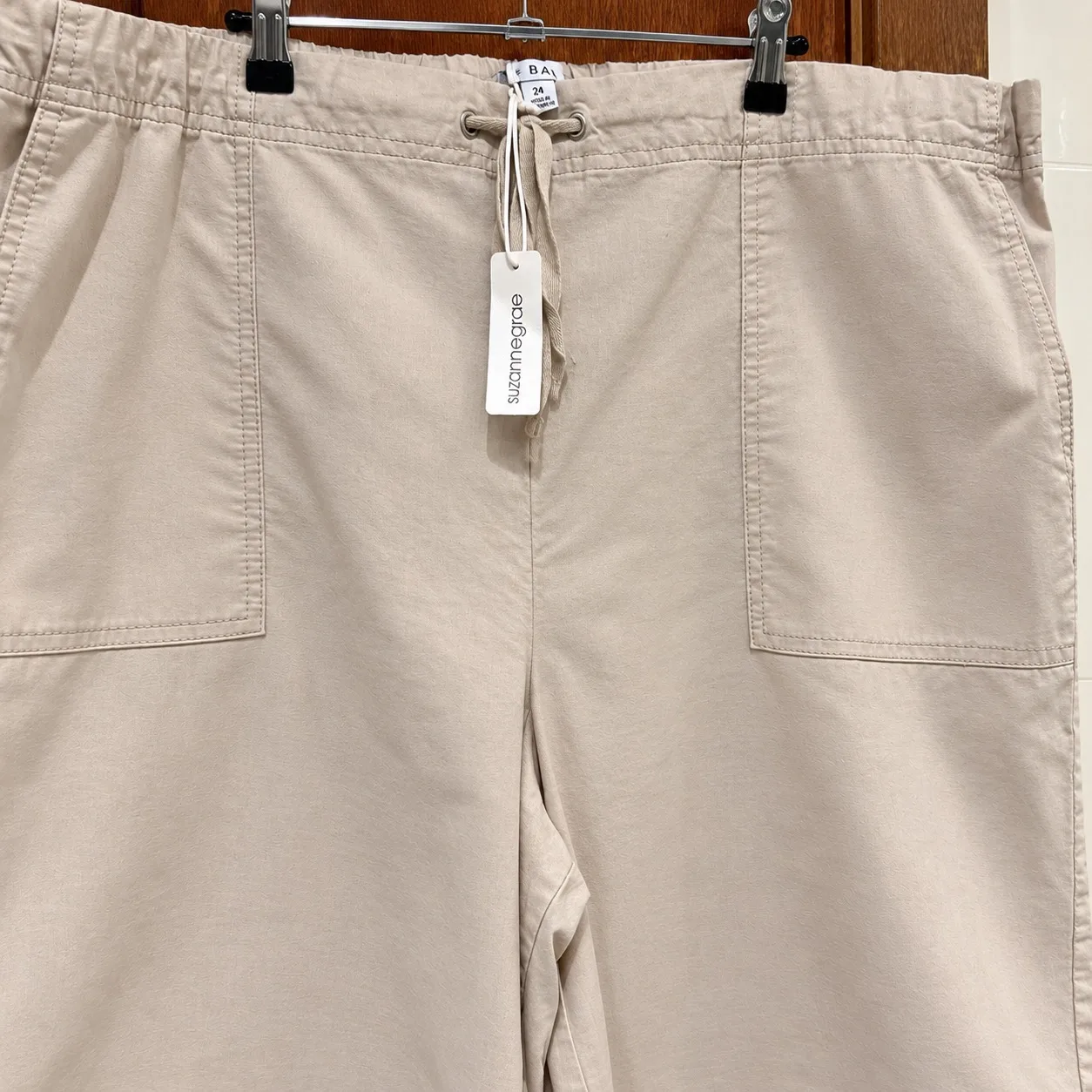 Brand new stone coloured linen shorts - size 24 — photo 4