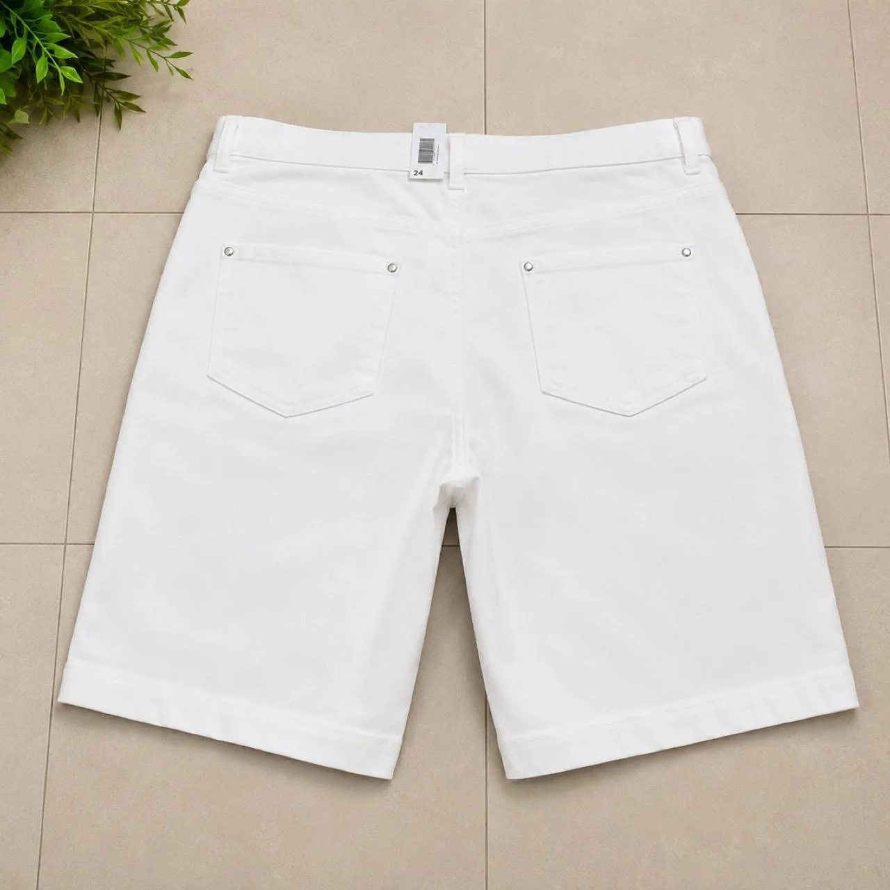 Brand new white denim jean shorts by Suzanne Grae- Size 24 – photo 3