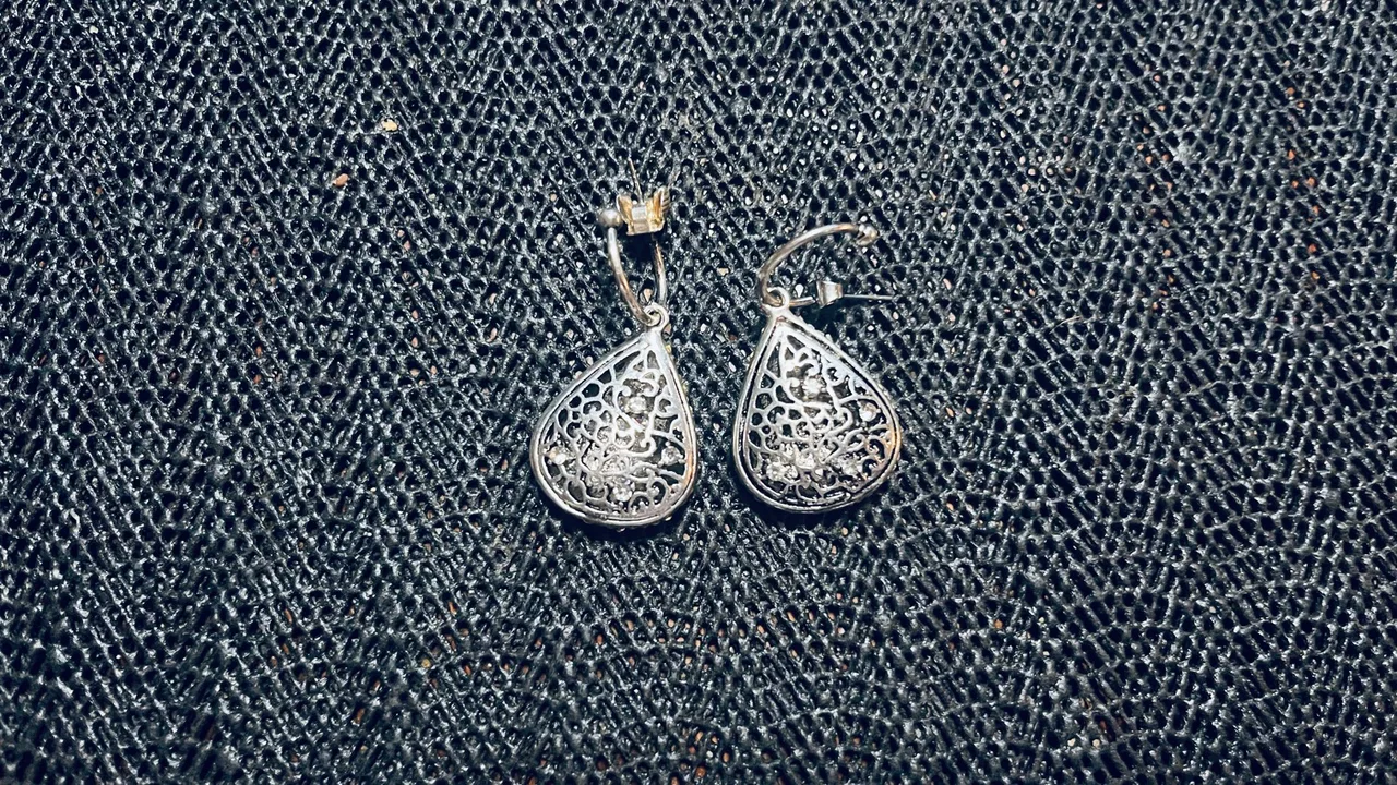 Sparkle silver tone dangling earrings — photo 6