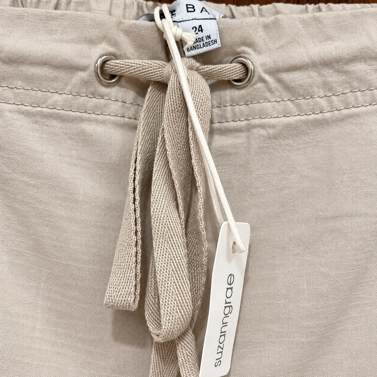 Brand new stone coloured linen shorts - size 24 — photo 3