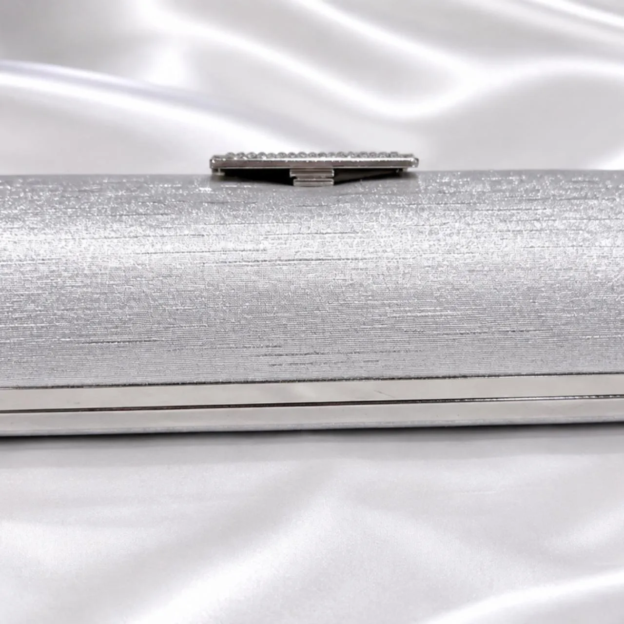 Silver clutch with statement rhinestone clasp – photo 5