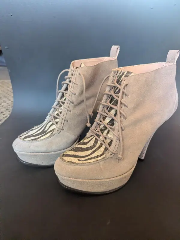 Betsey johnson boots sz 10