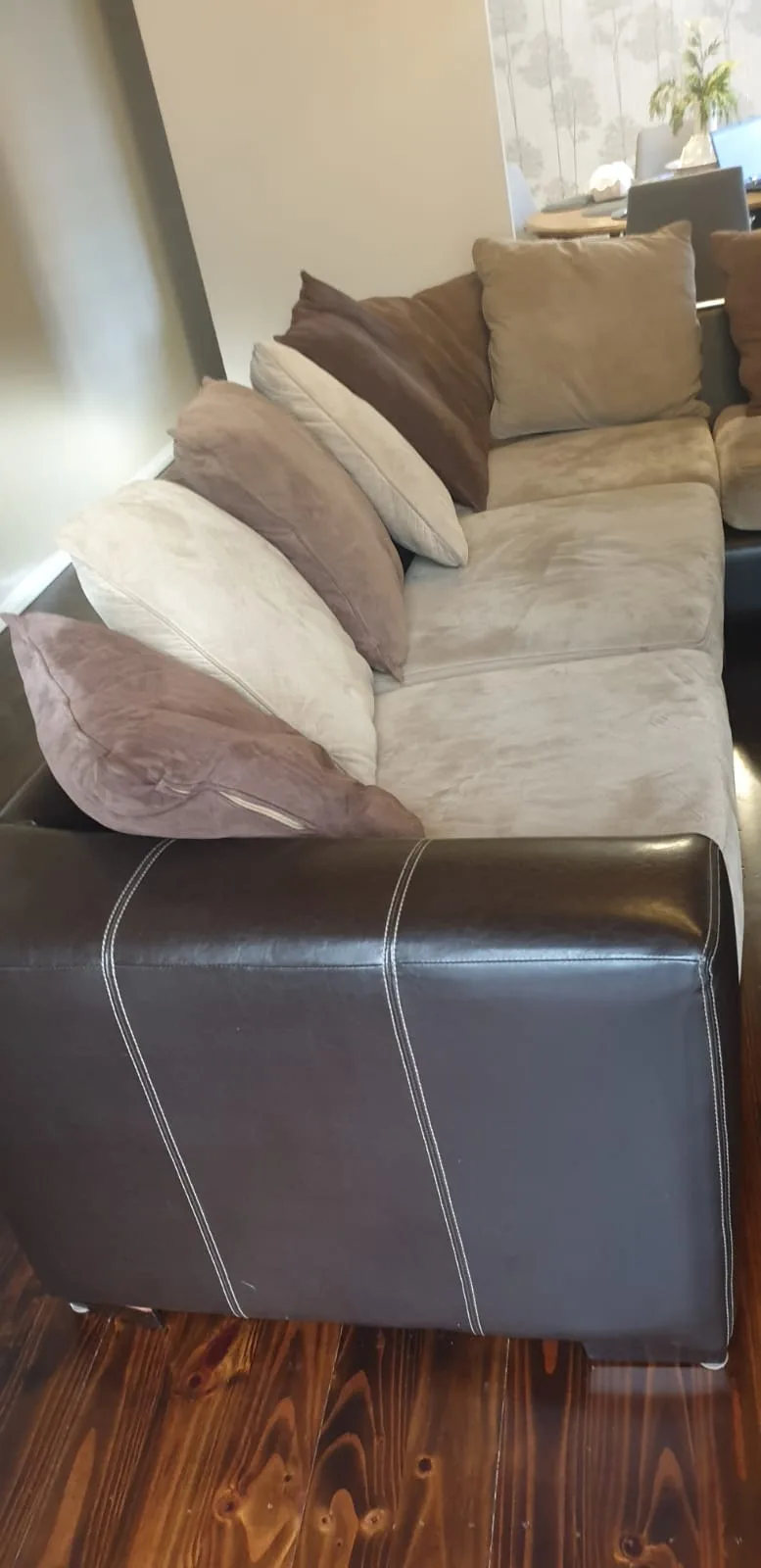 7 Seater Sofa + Chase and Coffe Table — photo 3