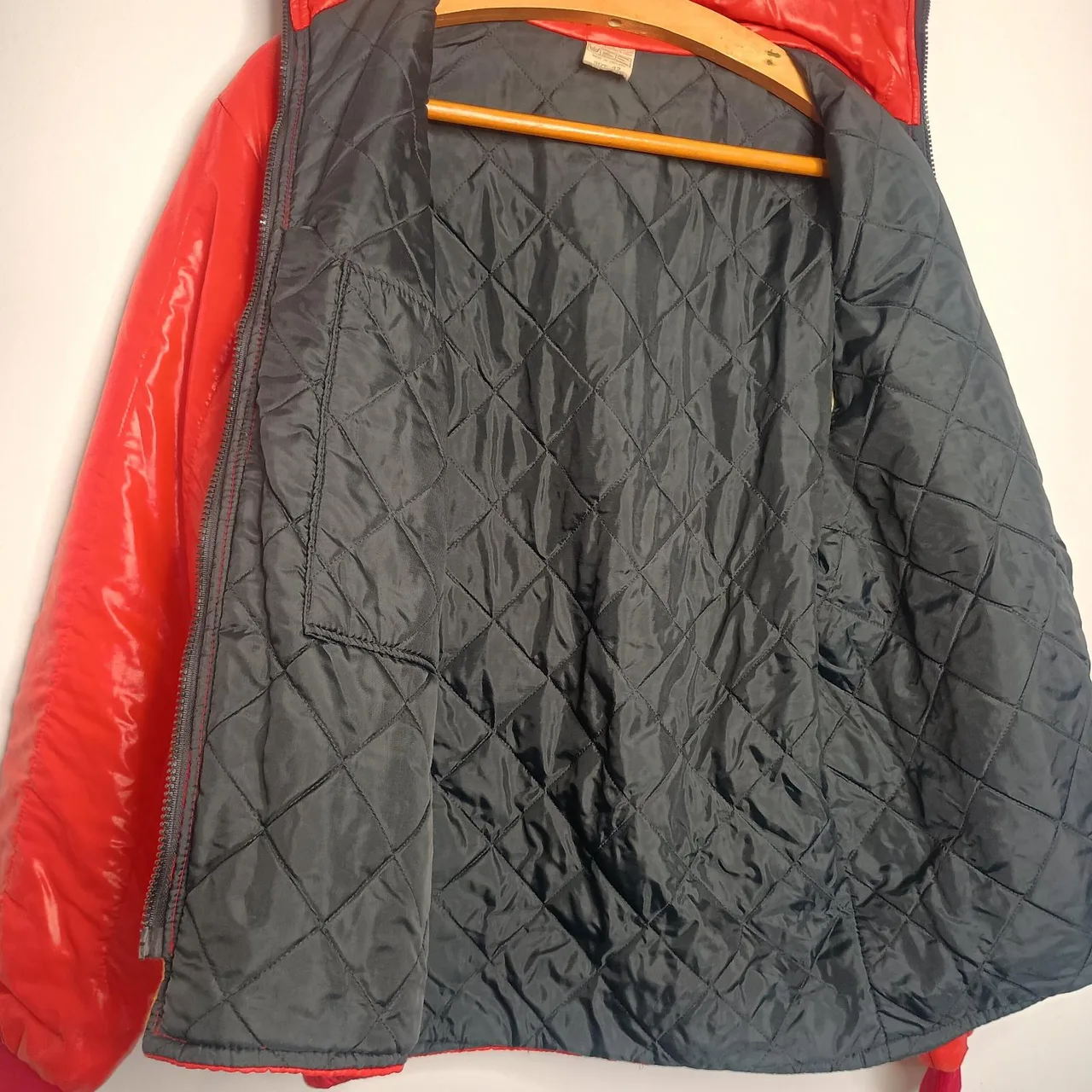 Vintage Ferrari Racing Puffer Jacket Red Nylon Made in England Size 42/L – photo 8