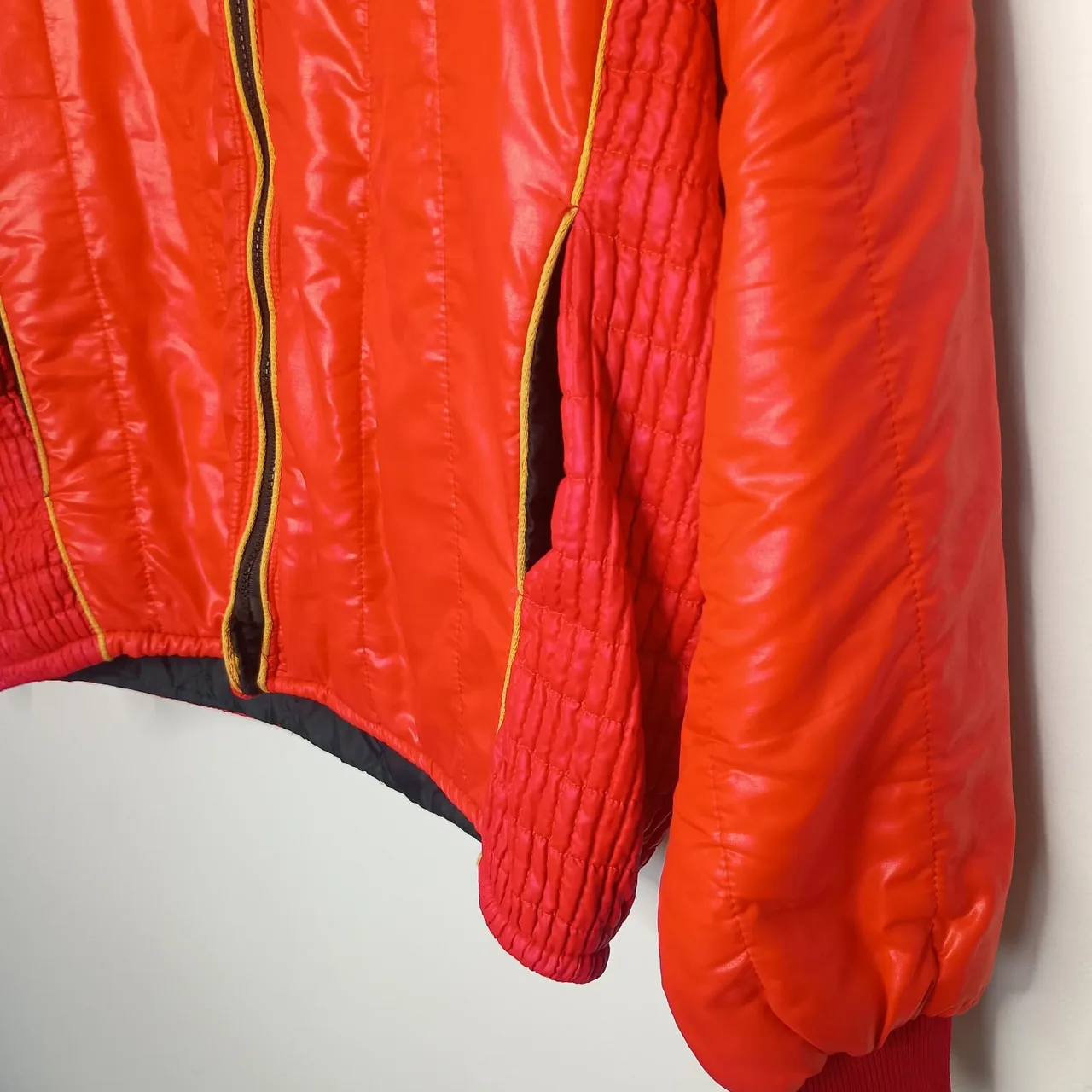 Vintage Ferrari Racing Puffer Jacket Red Nylon Made in England Size 42/L – photo 5