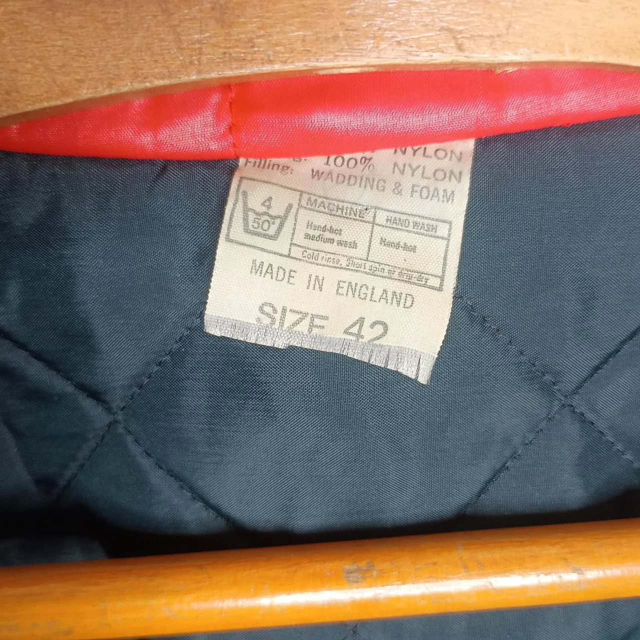 Vintage Ferrari Racing Puffer Jacket Red Nylon Made in England Size 42/L – photo 6