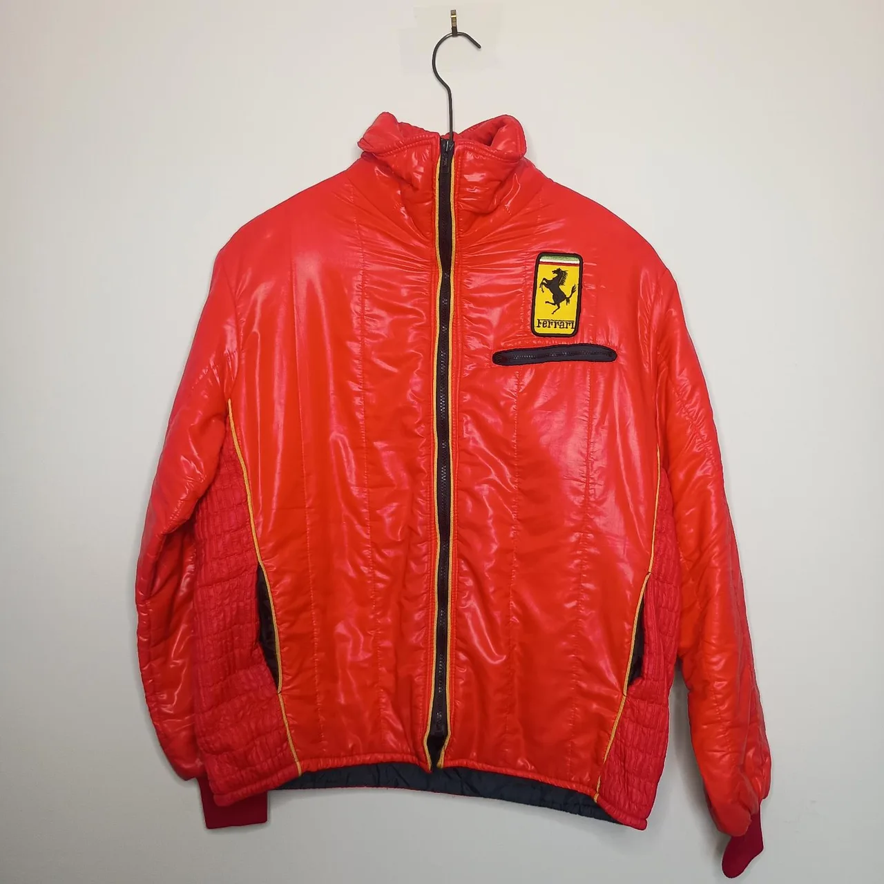 Vintage Ferrari Racing Puffer Jacket Red Nylon Made in England Size 42/L – photo 2