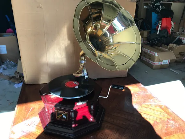 wind up gramaphone record player
