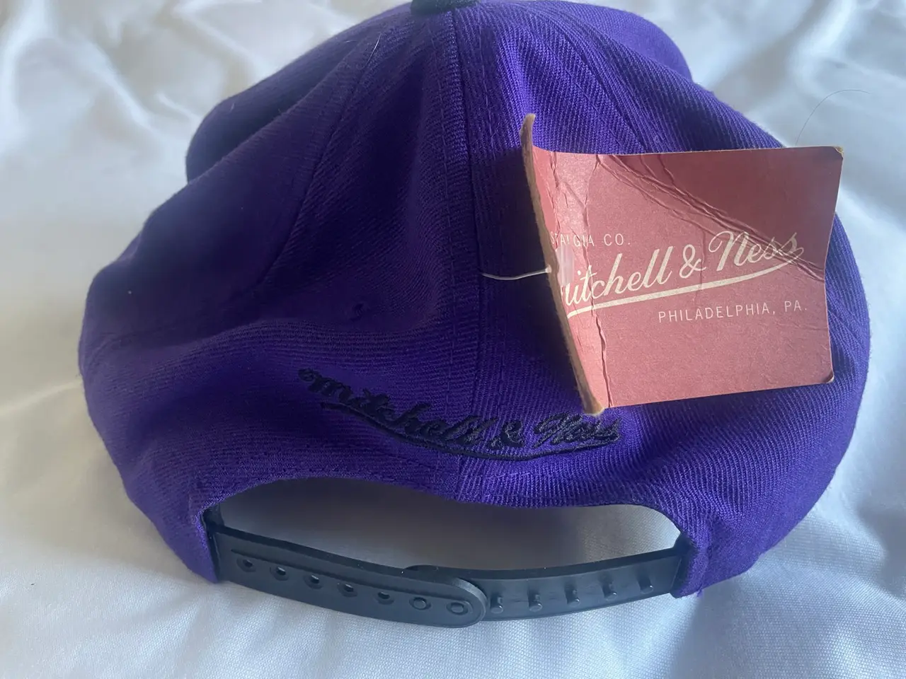 L.A. Lakers SnapBack cap, Mitchell & Ness, new with tags – photo 2