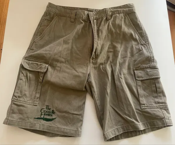 “The Crocodile Hunter” embodied cargo shorts