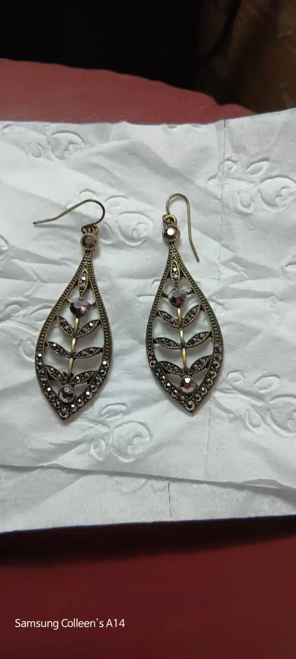 BEAUTIFUL HANDMADE LADIES EARRINGS