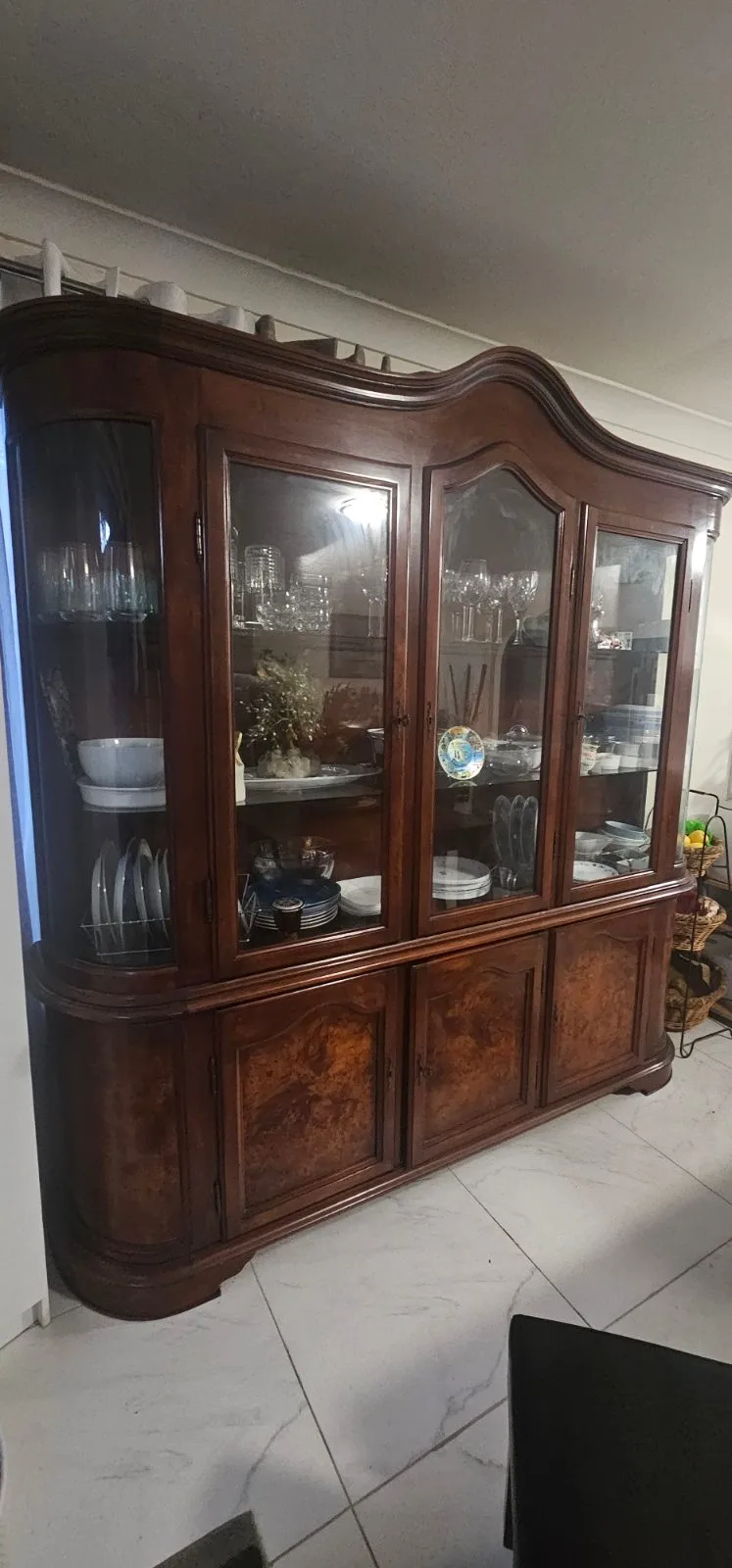Elegant Wooden Crockery Display Cabinet – Vintage Style – photo 2