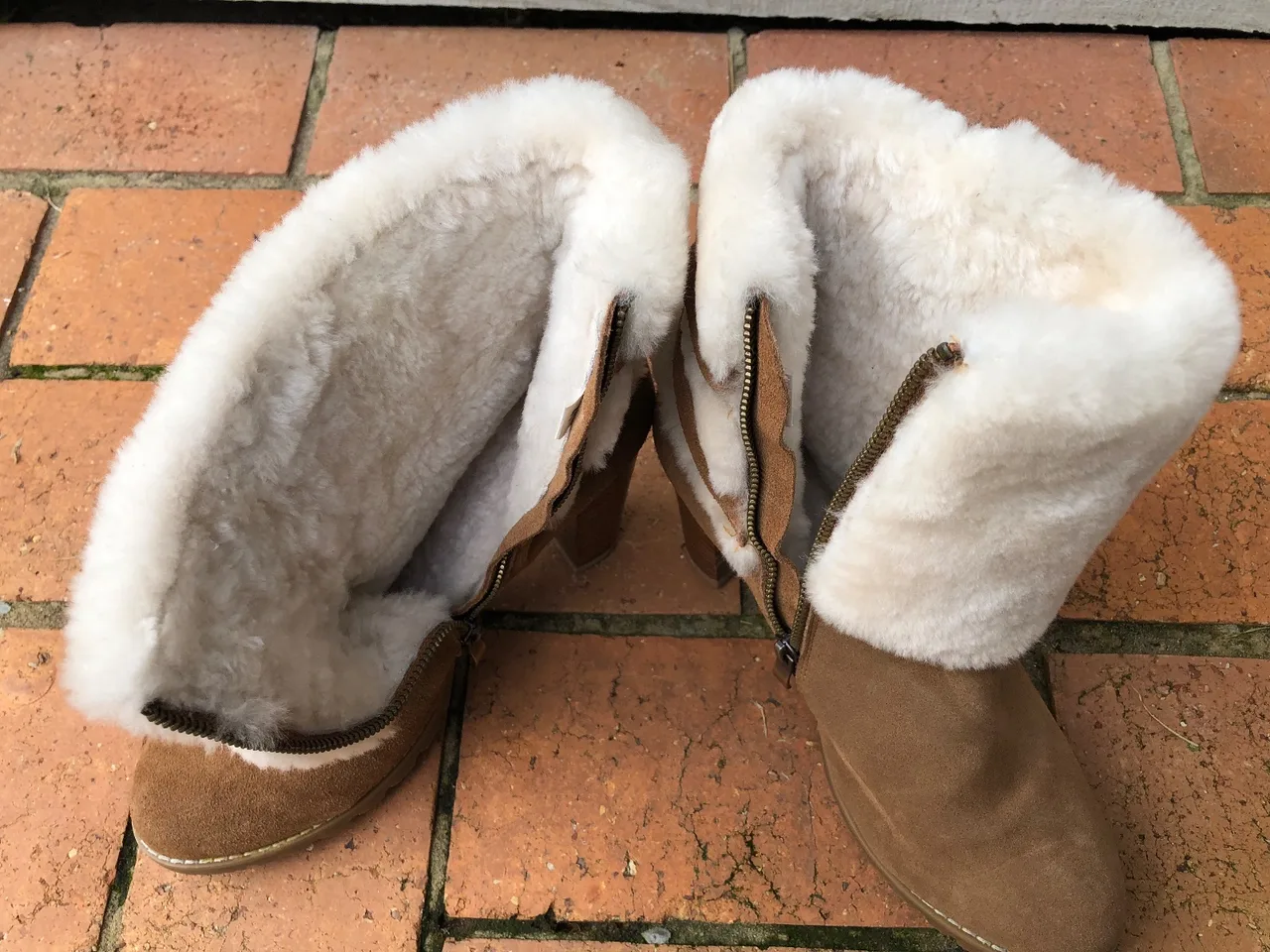Cutest ever Ugg boots with heel. — photo 6