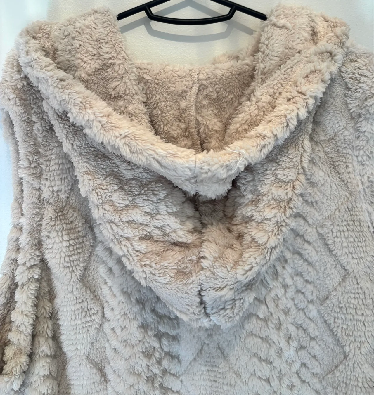 Cozy Hooded Faux Fur Fleece Cable Knit Vest – photo 3