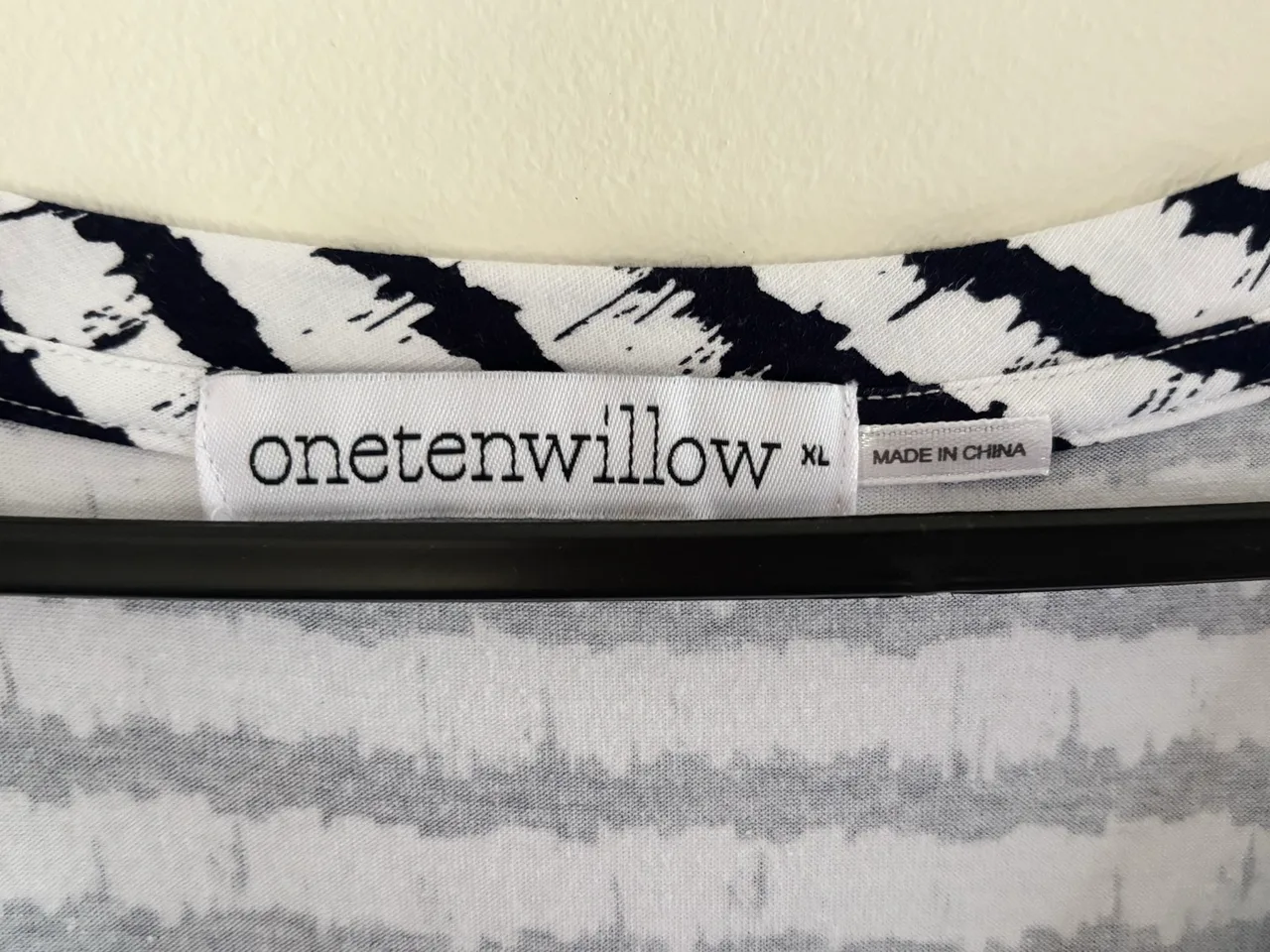 Onetenwillow XL Black & White Distressed Stripe Jersey Shift Dress – photo 2