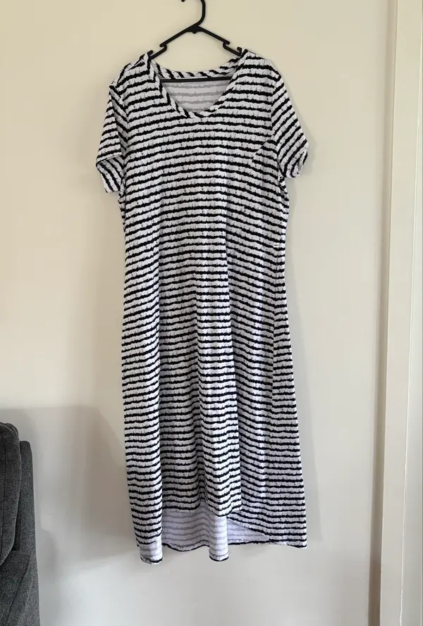 Onetenwillow XL Black & White Distressed Stripe Jersey Shift Dress